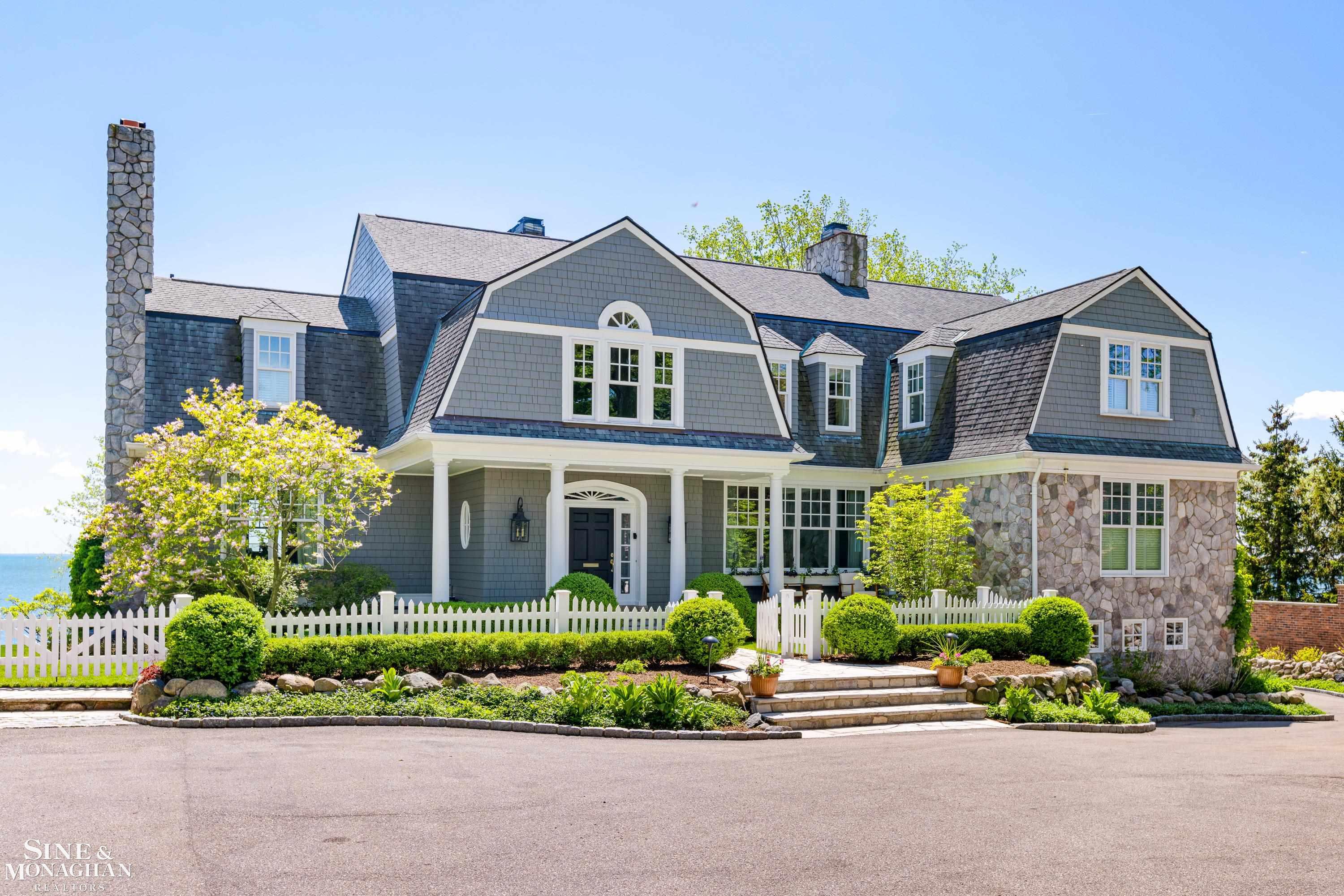 Megan Prieur - Luxury Realtor, Lake Shore Record Setter in Grosse Pointe Farms, MI (3)