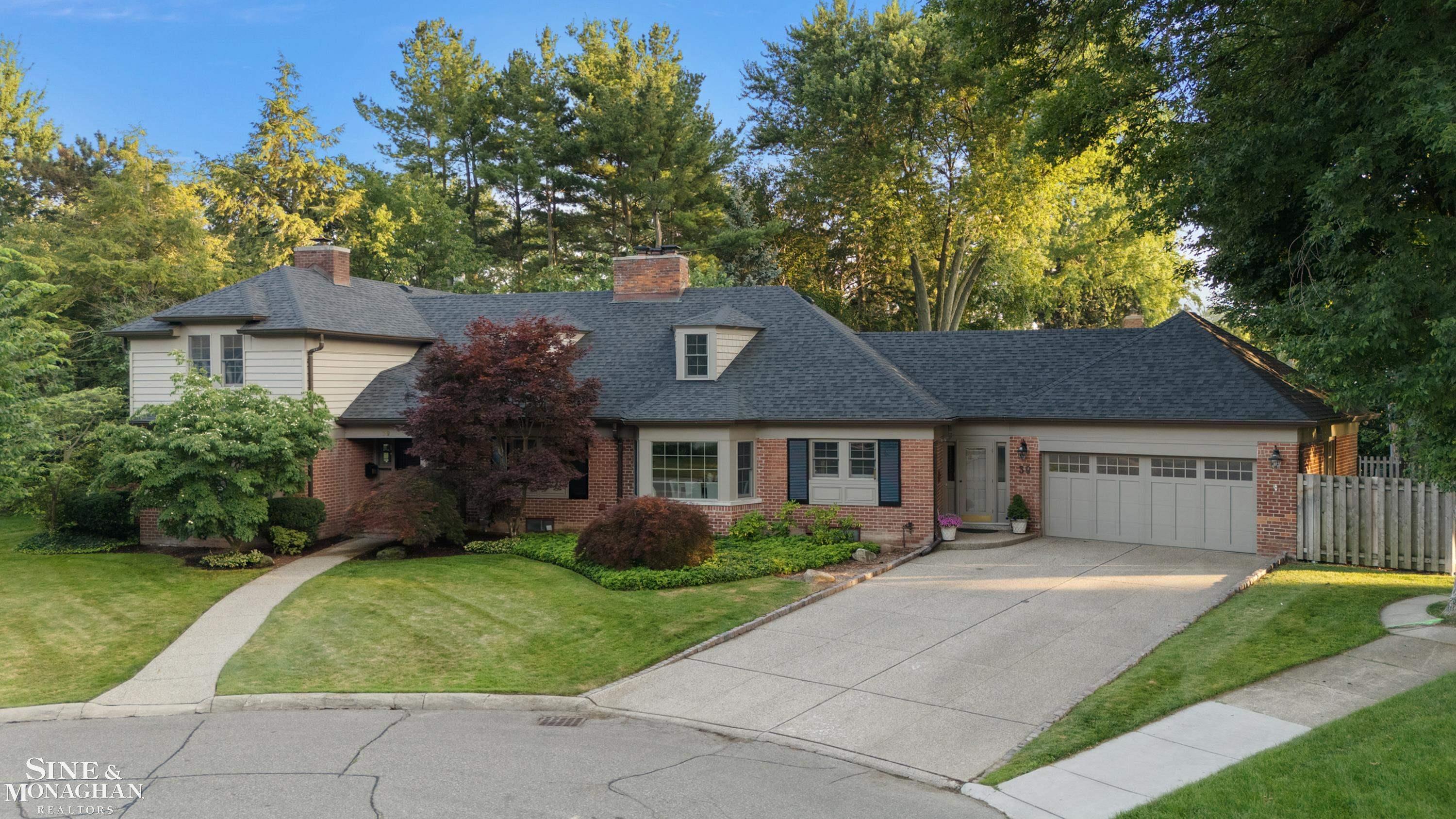 Megan Prieur - Luxury Realtor, Lake Shore Record Setter in Grosse Pointe Farms, MI (4)