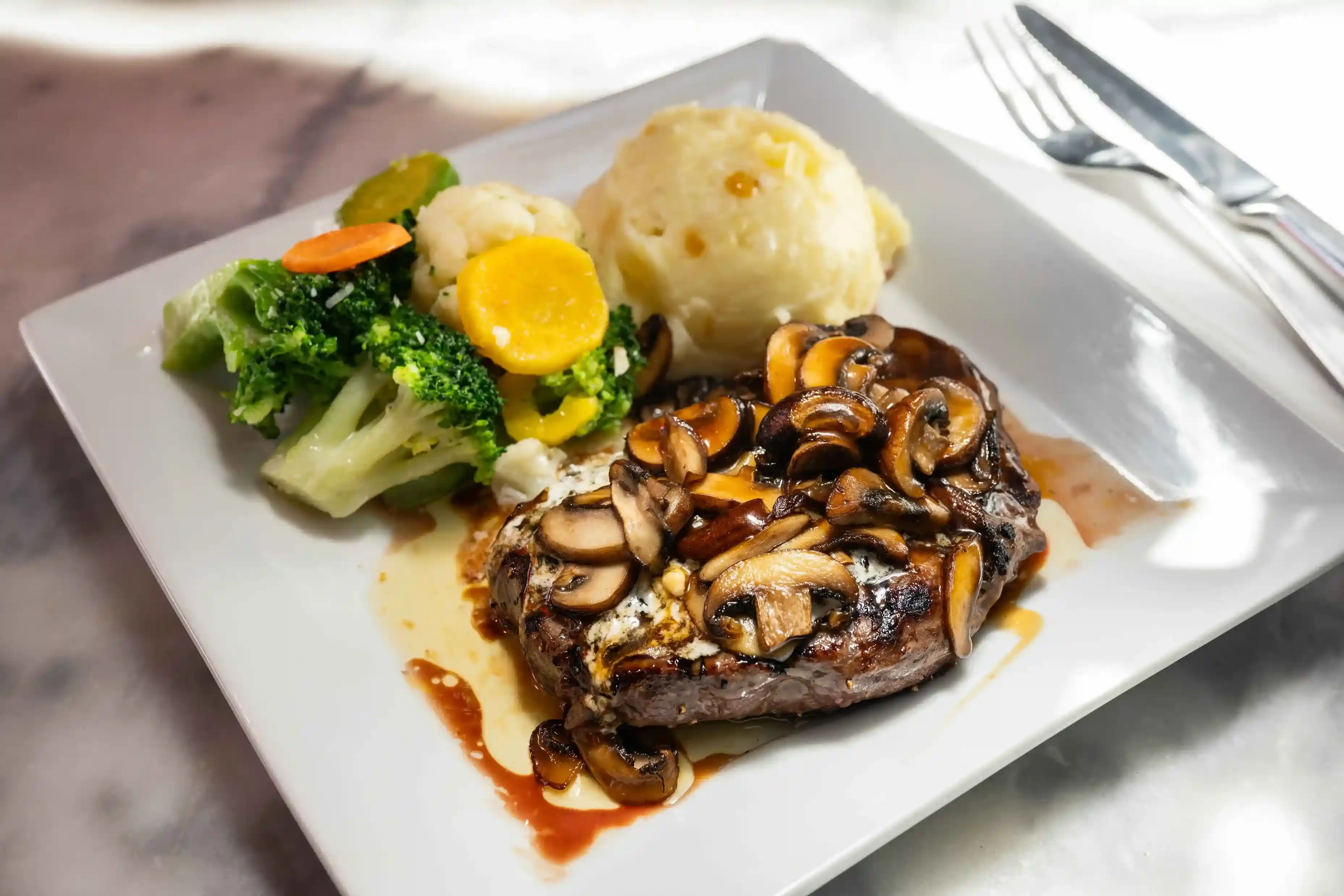 Lucca Bar & Grill in Benicia, CA (2)