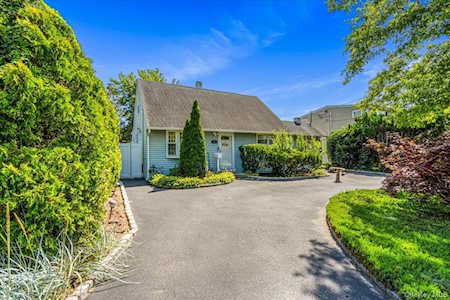 Evantz Saint-Gerard: Licensed Real Estate Salesperson in Flushing, NY (4)