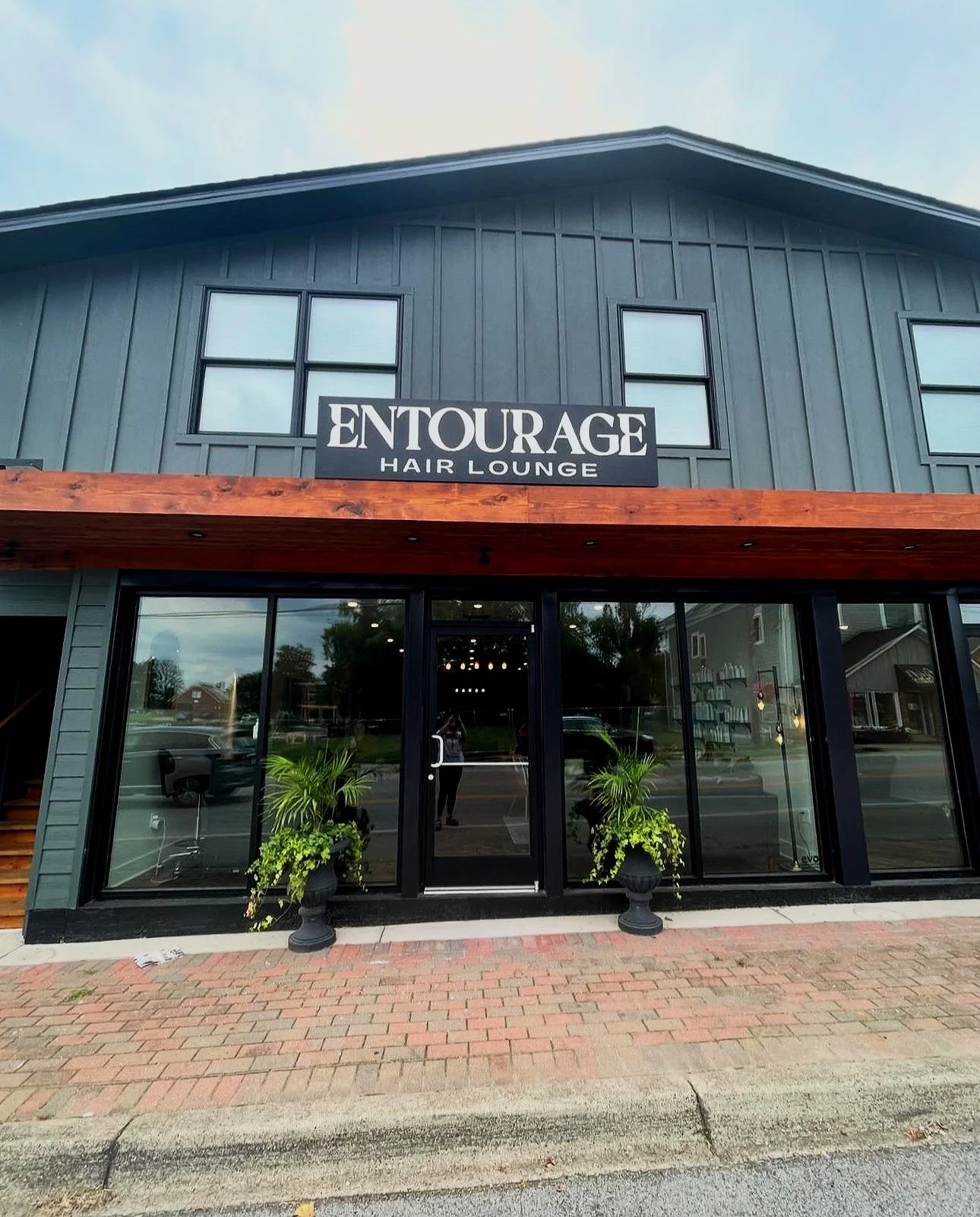 Entourage Hair Lounge in Mt Washington, KY (3)