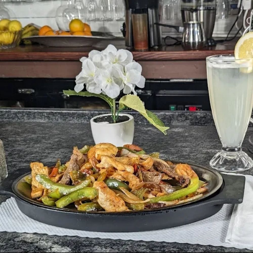 La Casona SalvyCub Restaurant in Union City, NJ (2)