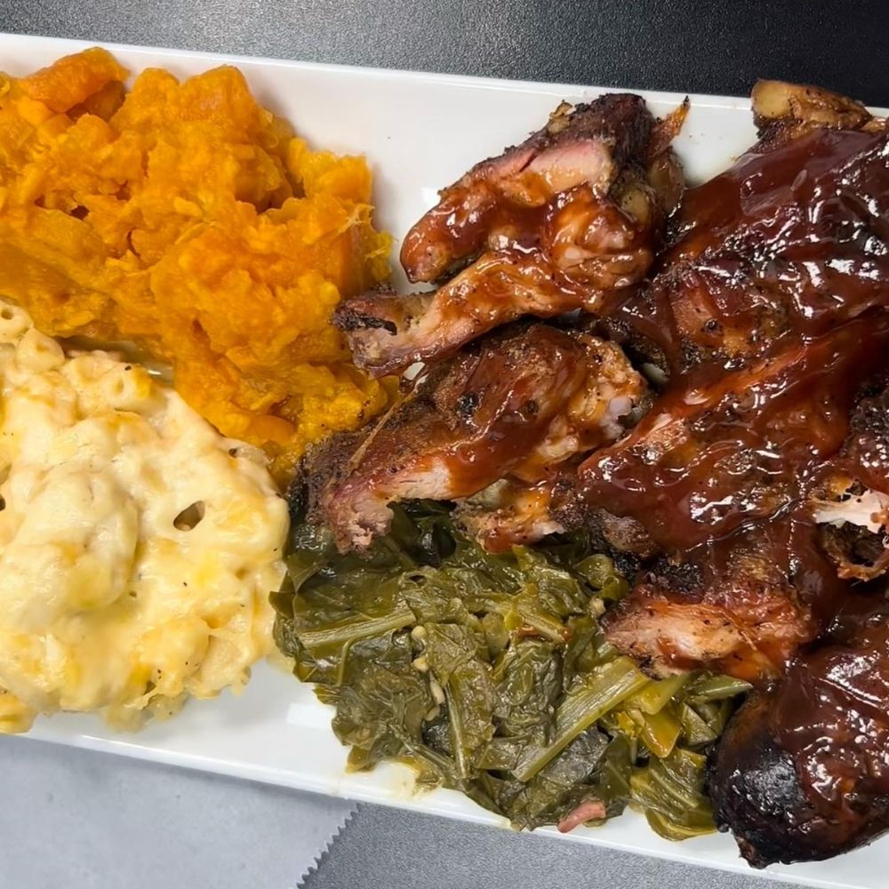 Munches And Manervas Soul Food Cafe in Spring, TX