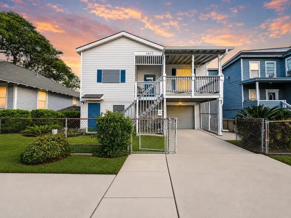 Homes by Malisa and the Walker Real Estate Group in Pearland, TX (3)