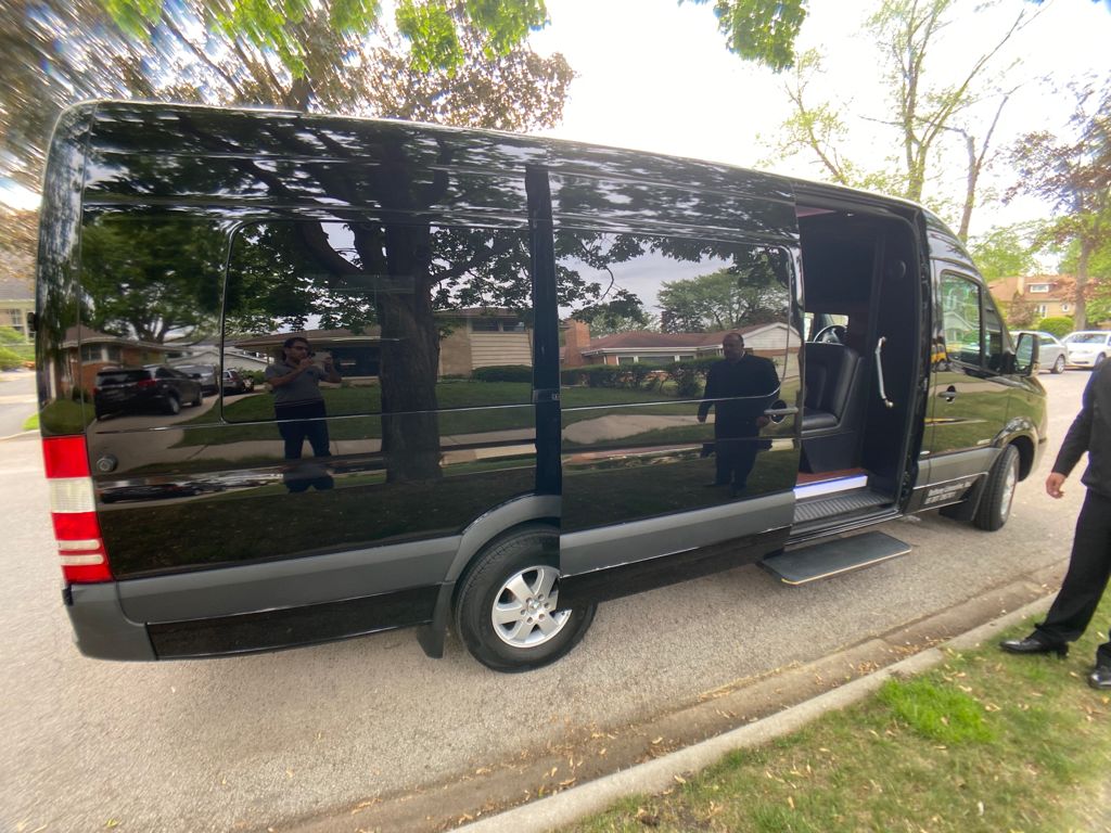 Black Car Everywhere Limousine & Car Service in Hinsdale, IL