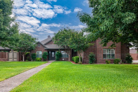 M'Lynn Gearhart Co-owner/Broker Associate- Rhonda Montgomery Real Estate in Del Rio, TX (3)