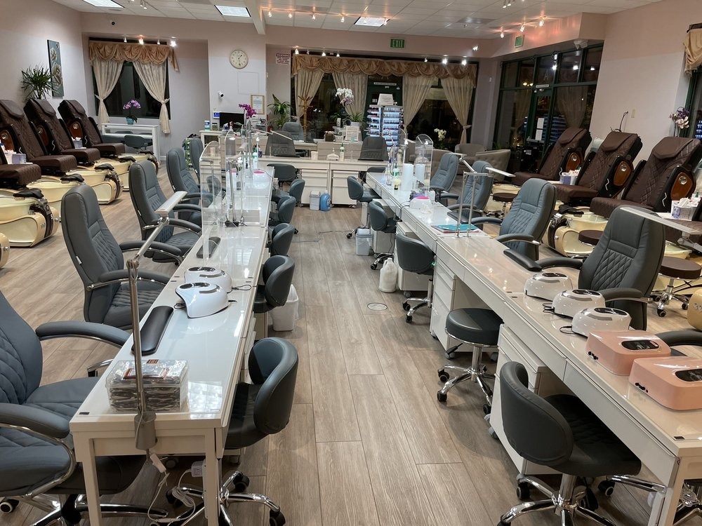 La Belle Nail Lounge in Santa Rosa, CA