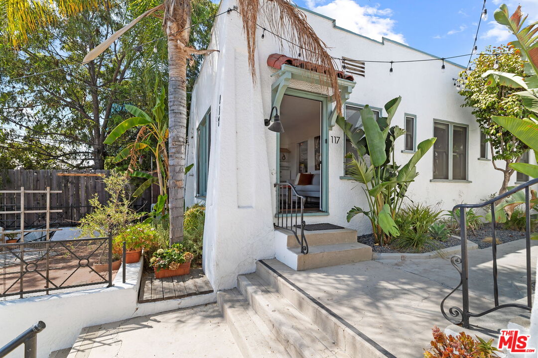 Lorraine Getz - REALTOR® COMPASS in Los Angeles, CA (4)