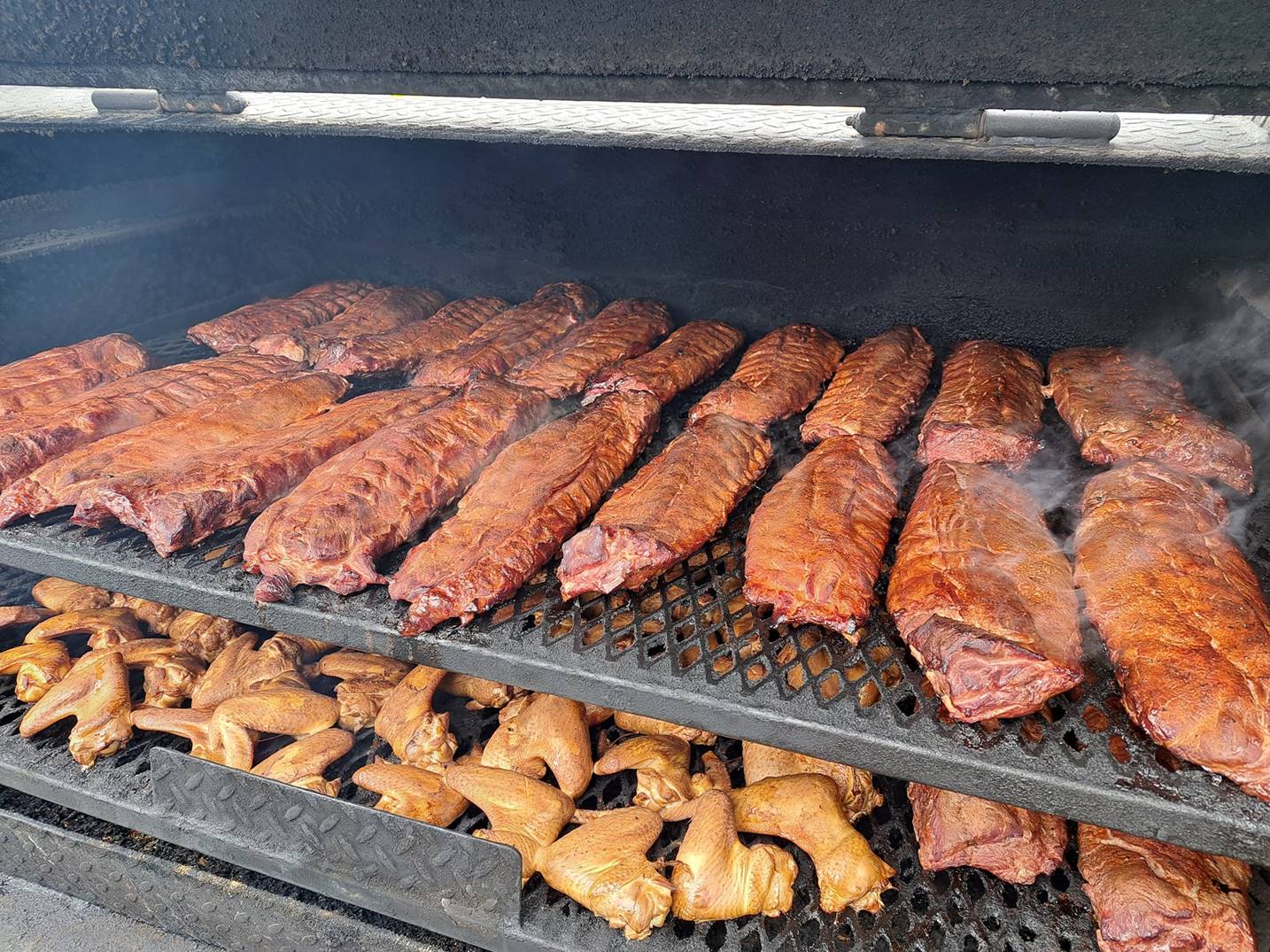 Johnny B's Rolling Smoke in Pardeeville, WI (3)