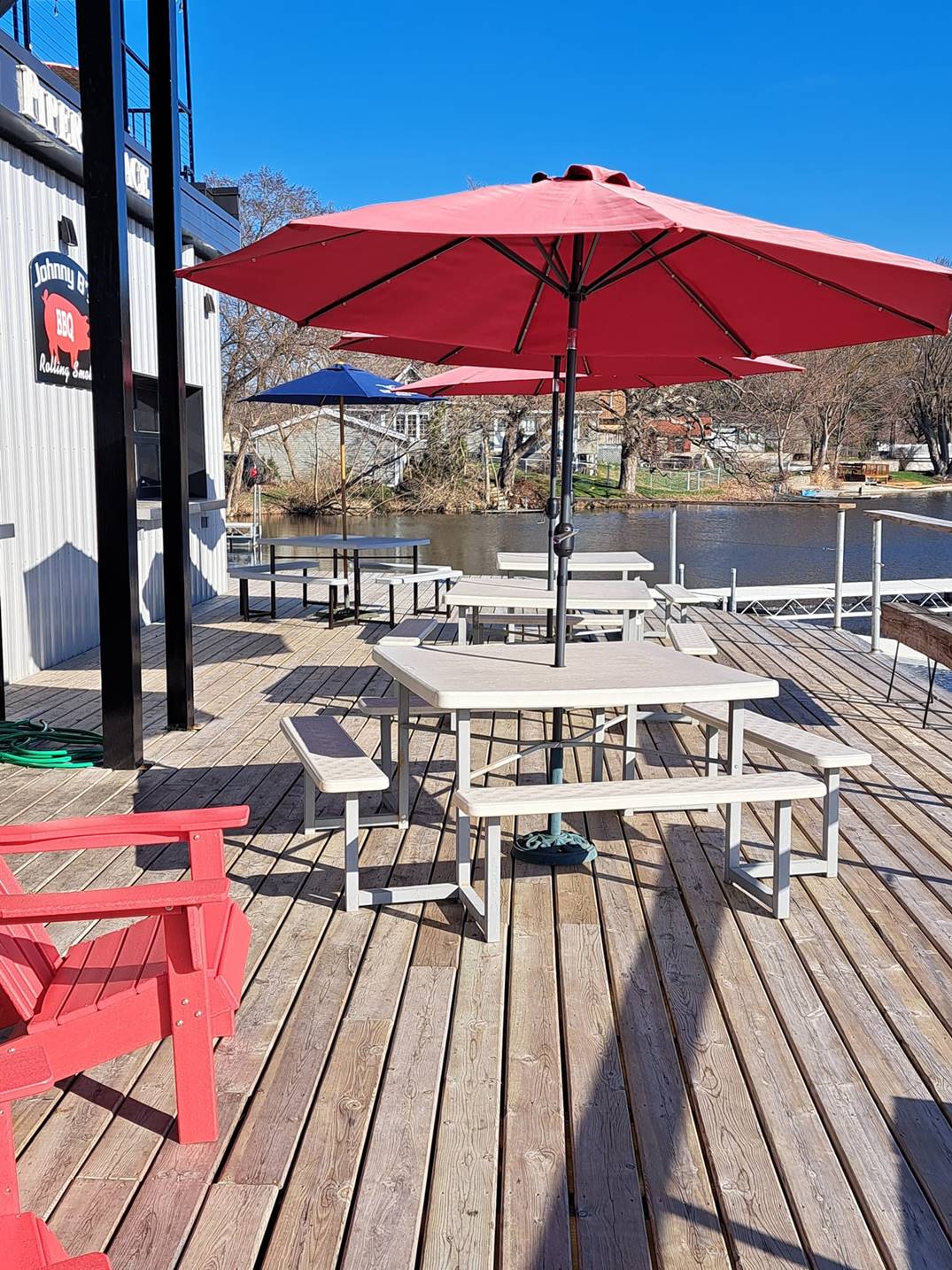 Johnny B's Rolling Smoke in Pardeeville, WI (4)