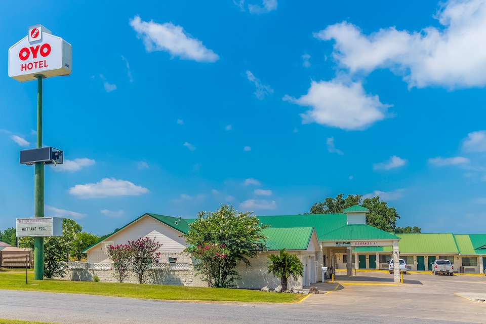 OYO Hotel Yoakum West in Yoakum, TX (3)