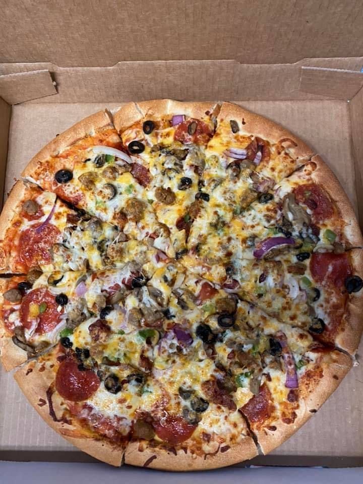 Classic Pizza & Subs in Fort Meade, FL