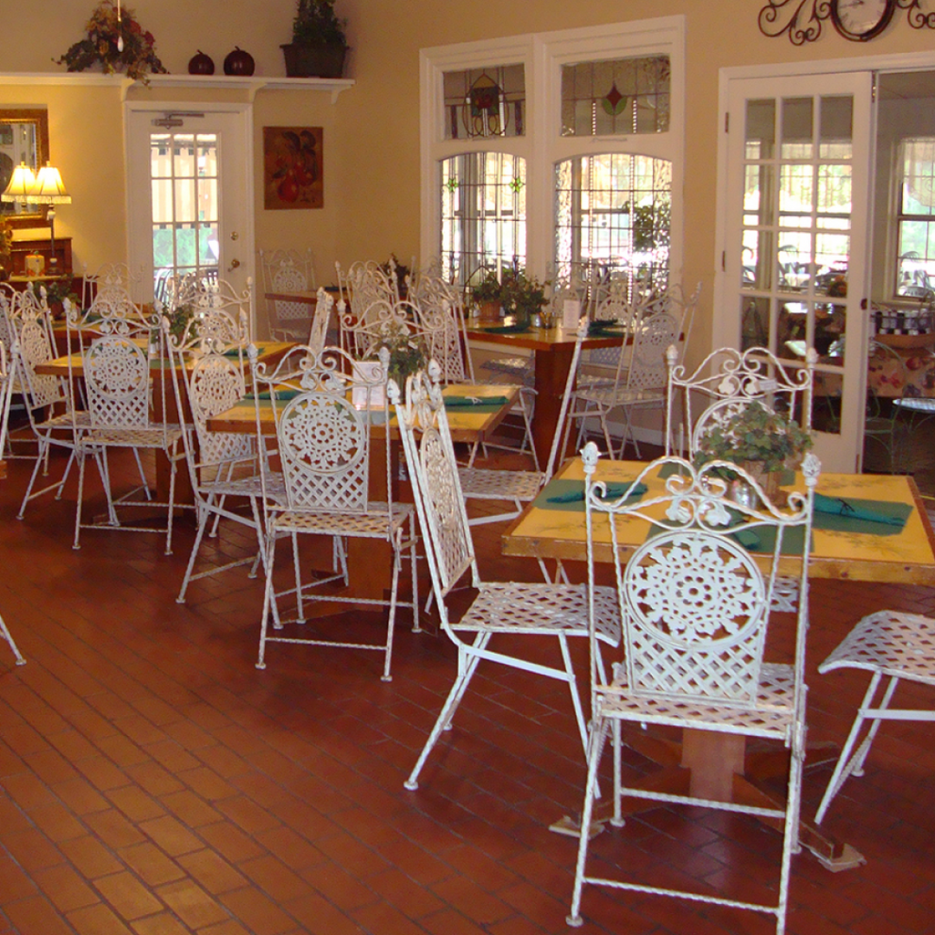 The Back Porch Restaurant in Lake Alfred, FL