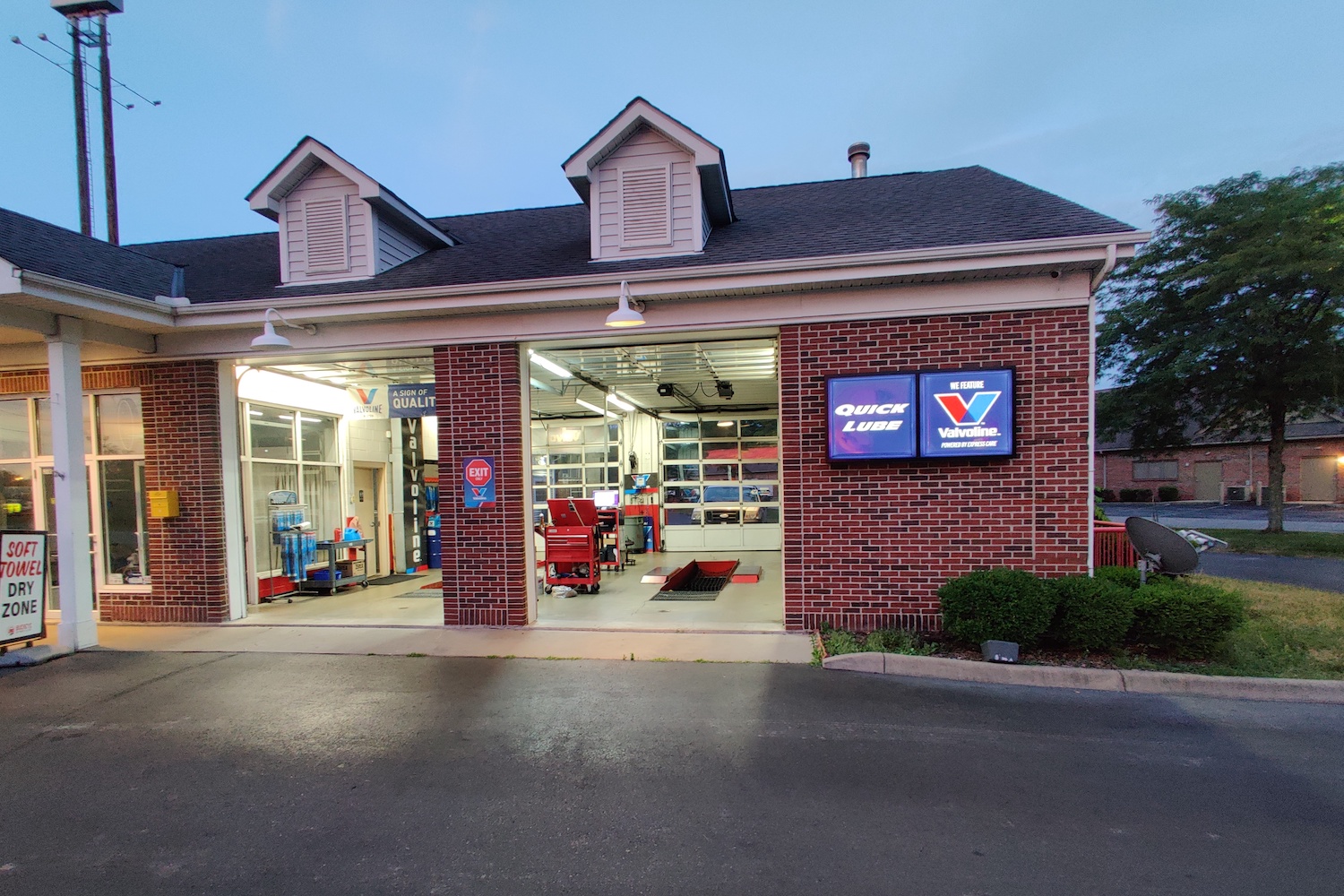 Buckeye Carwash / Valvoline Express Care in Grove City, OH (3)