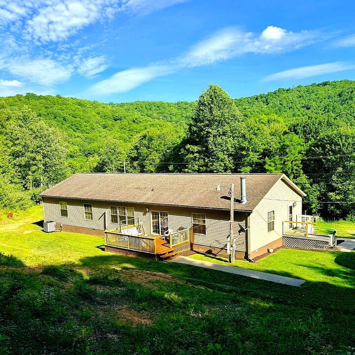 Hope Cunningham, Realtor® in Hillsboro, WV (3)