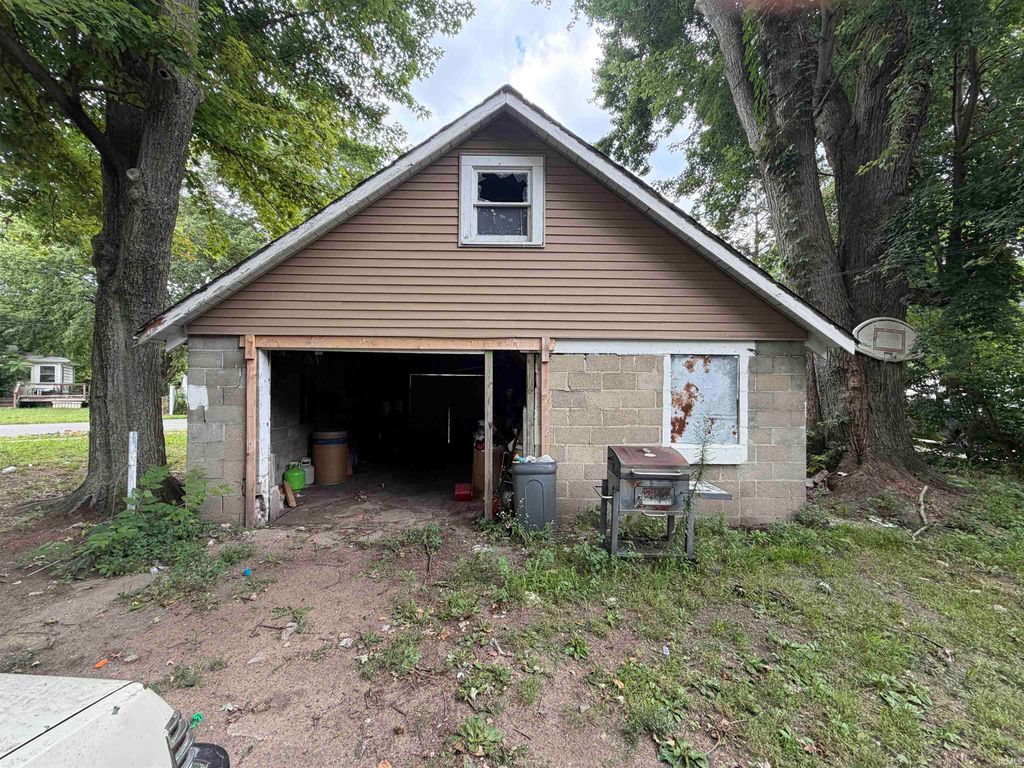Aimee Ness Realty Group in Lafayette, IN (5)