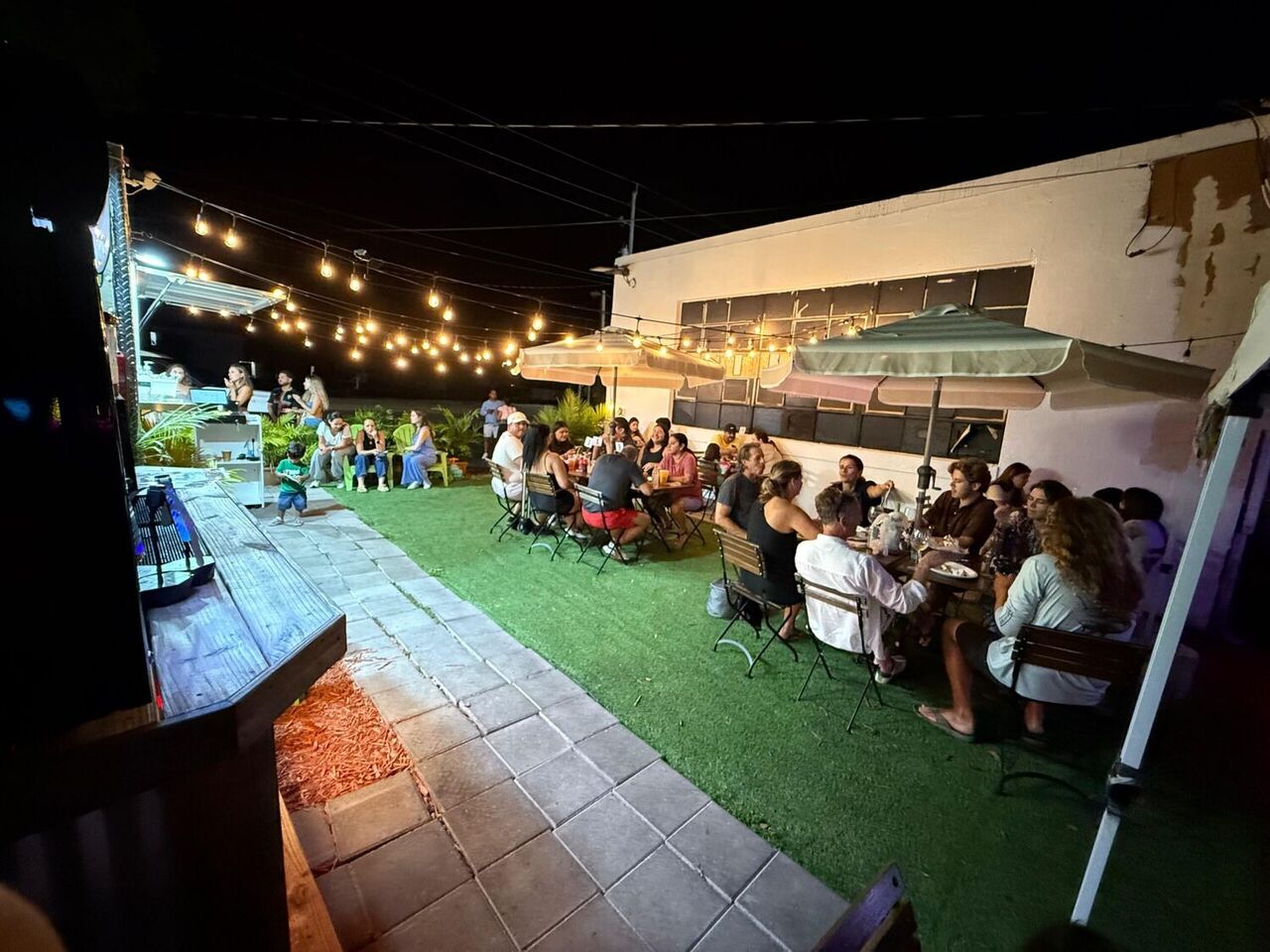 Ukelele's Outdoor Dining | Delray Beach in Delray Beach, FL (6)