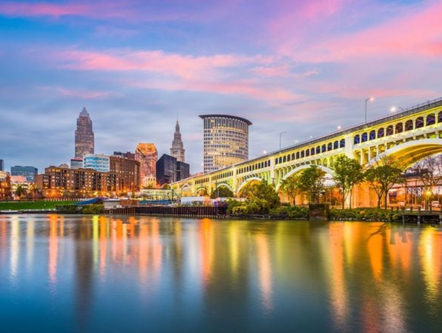 Danielle Acosta Realtor and Investment Specialist in Beachwood, OH (3)