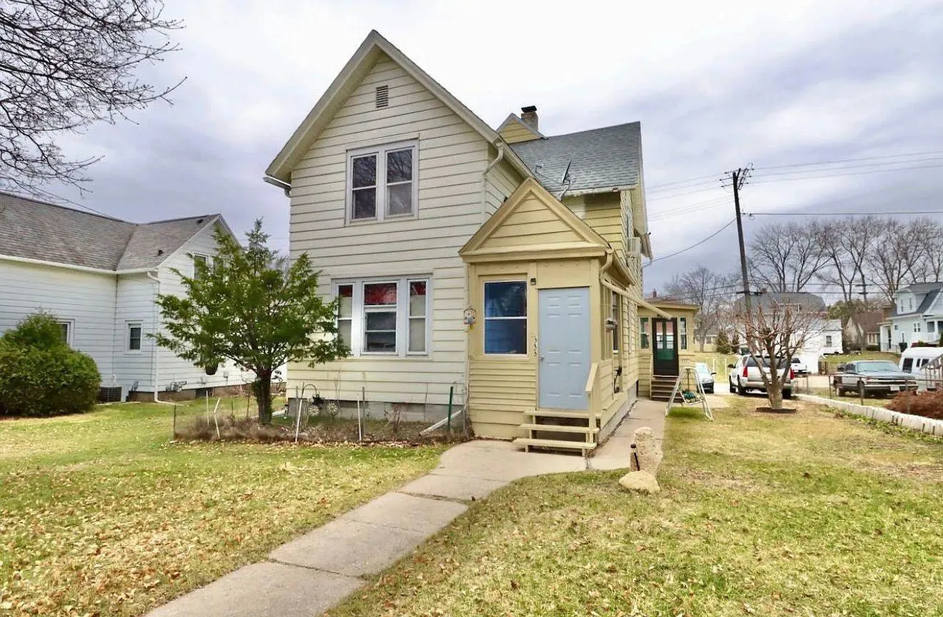 Karen Guillen | Beloit Real Estate | RE/MAX Ignite in Beloit, WI (4)