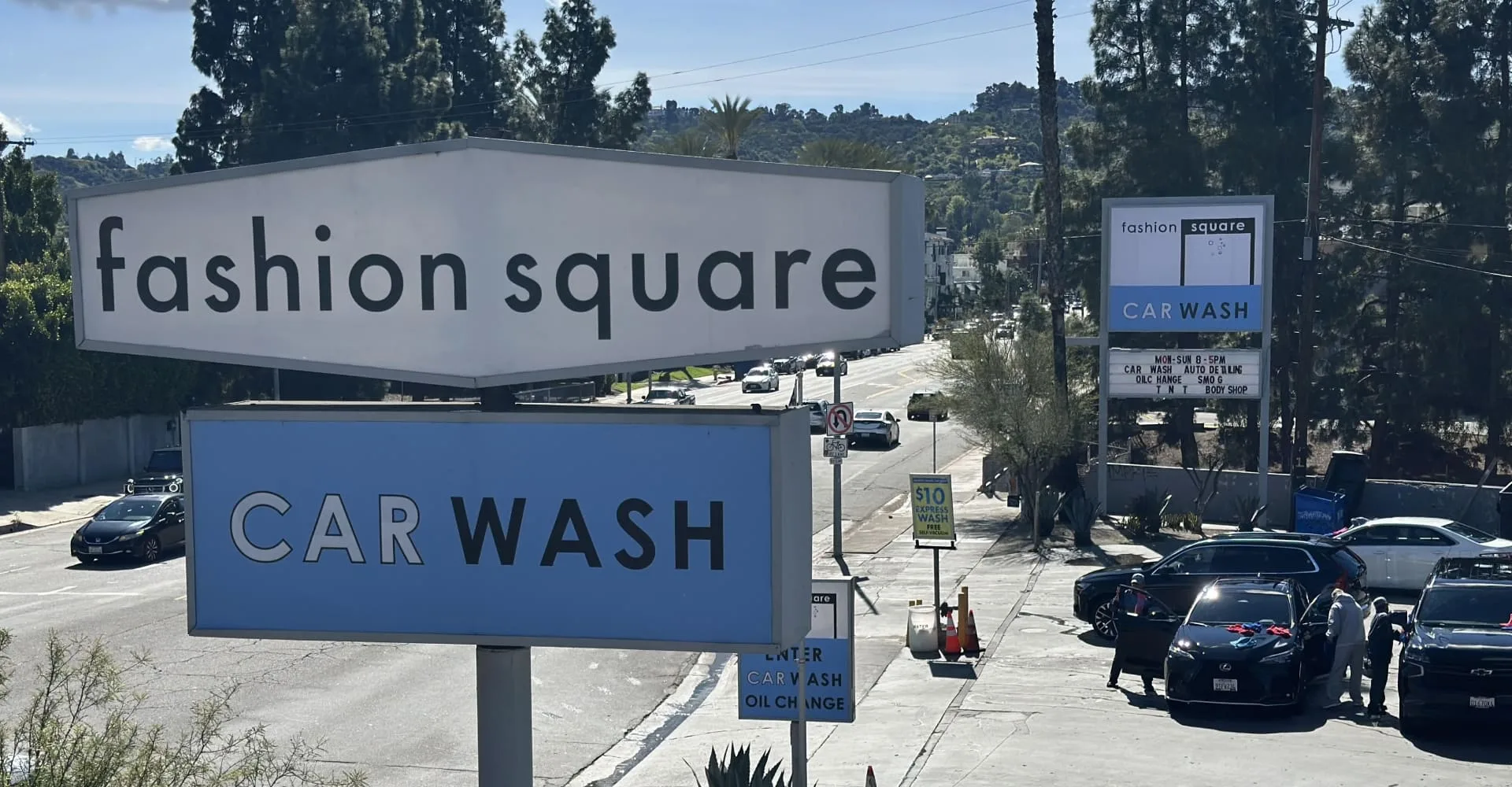 Fashion Square Car Wash & Oil Change in Sherman Oaks, CA (3)