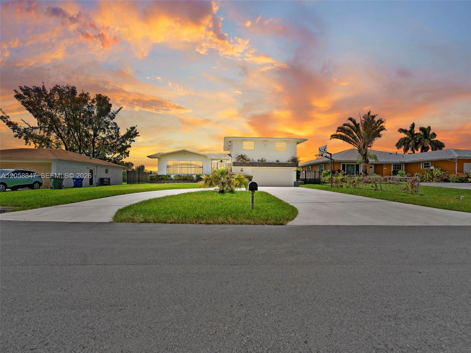 Elizabeth Garcia, Real Estate Agent in Hialeah, FL (3)