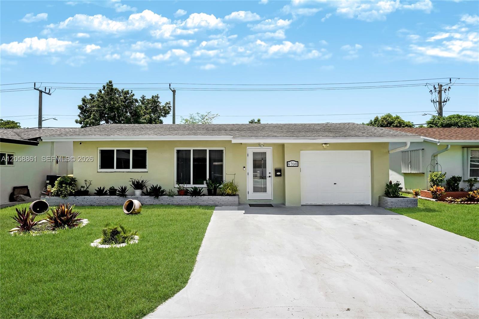 Elizabeth Garcia, Real Estate Agent in Hialeah, FL (4)