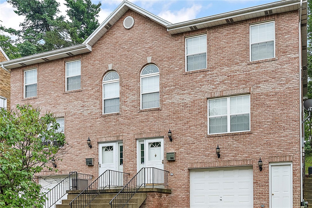 Brianna Markham - Pittsburgh Realtor in Spring Church, PA