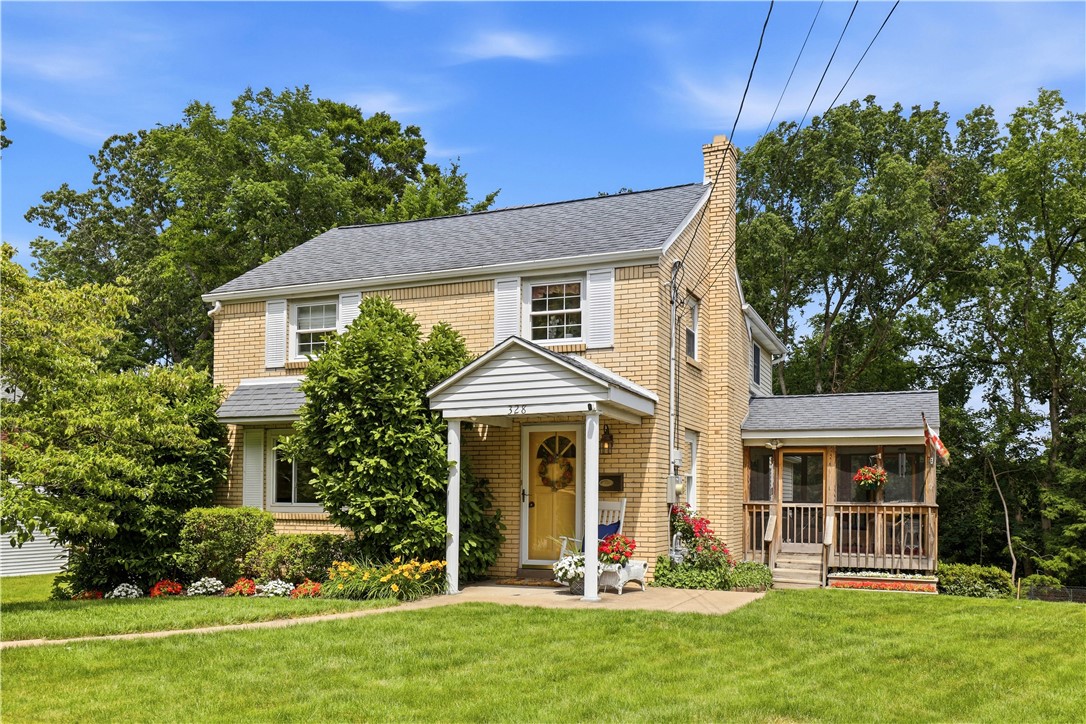 Brianna Markham - Pittsburgh Realtor in Spring Church, PA (3)