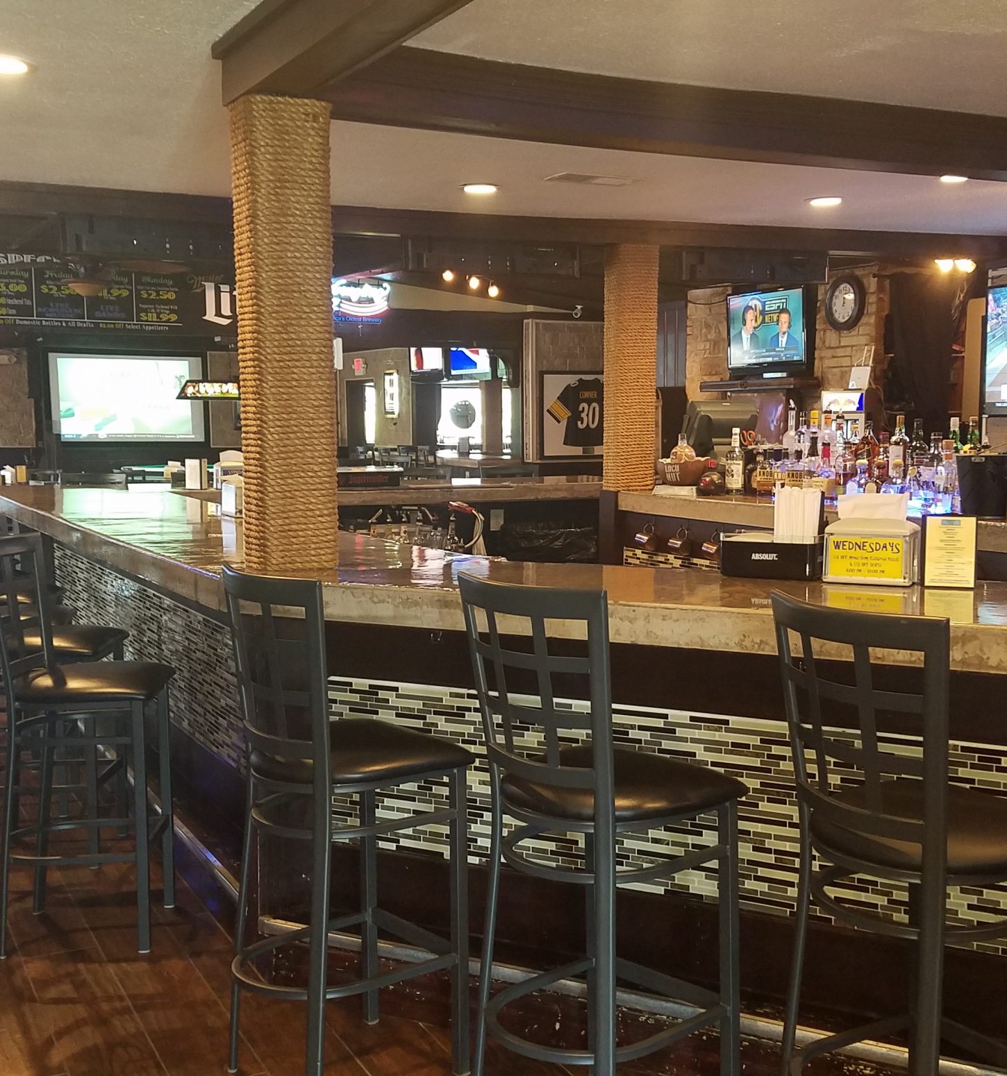 Oasis Pub & Tiki Bar in Erie, PA (2)