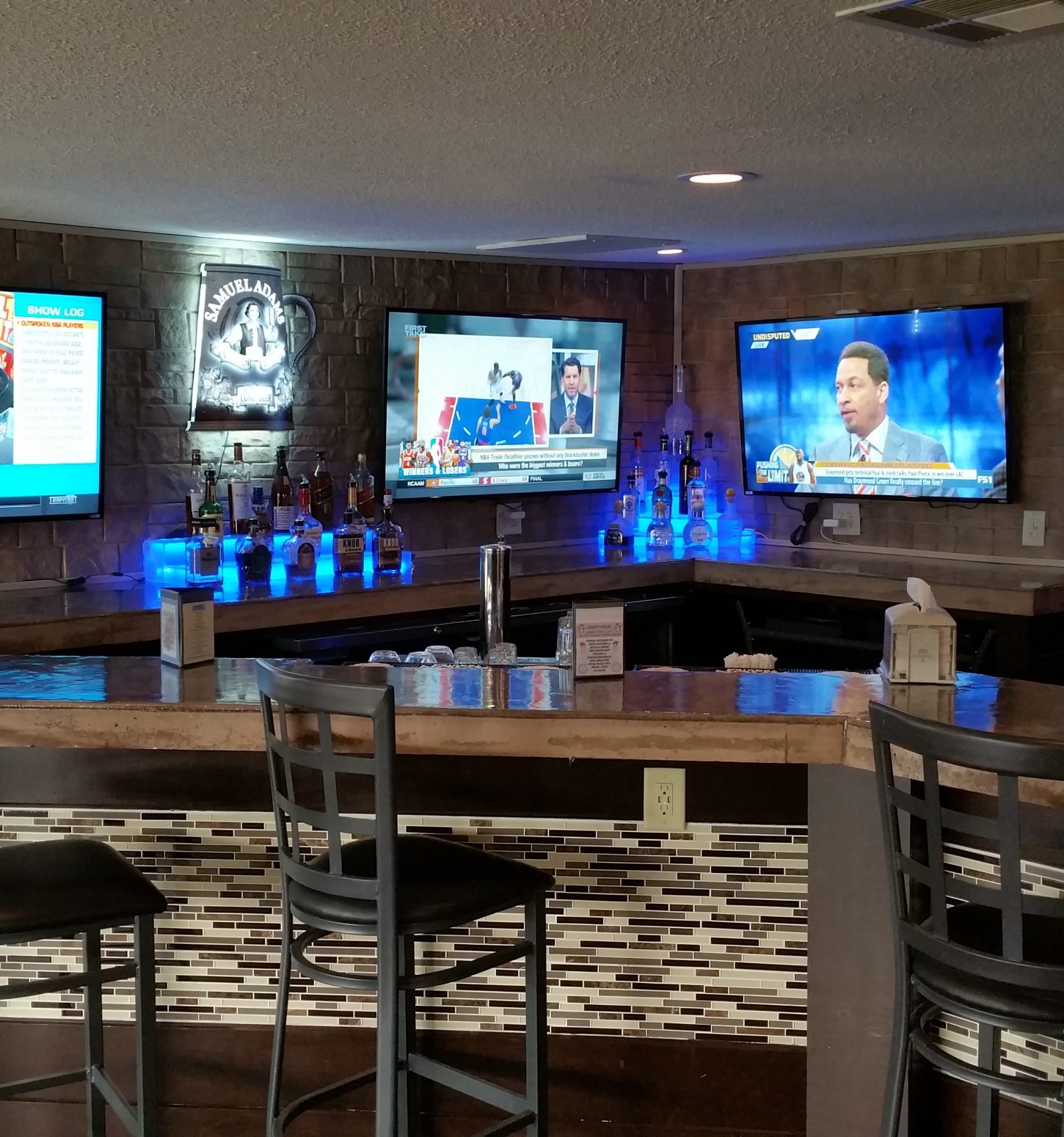 Oasis Pub & Tiki Bar in Erie, PA (4)