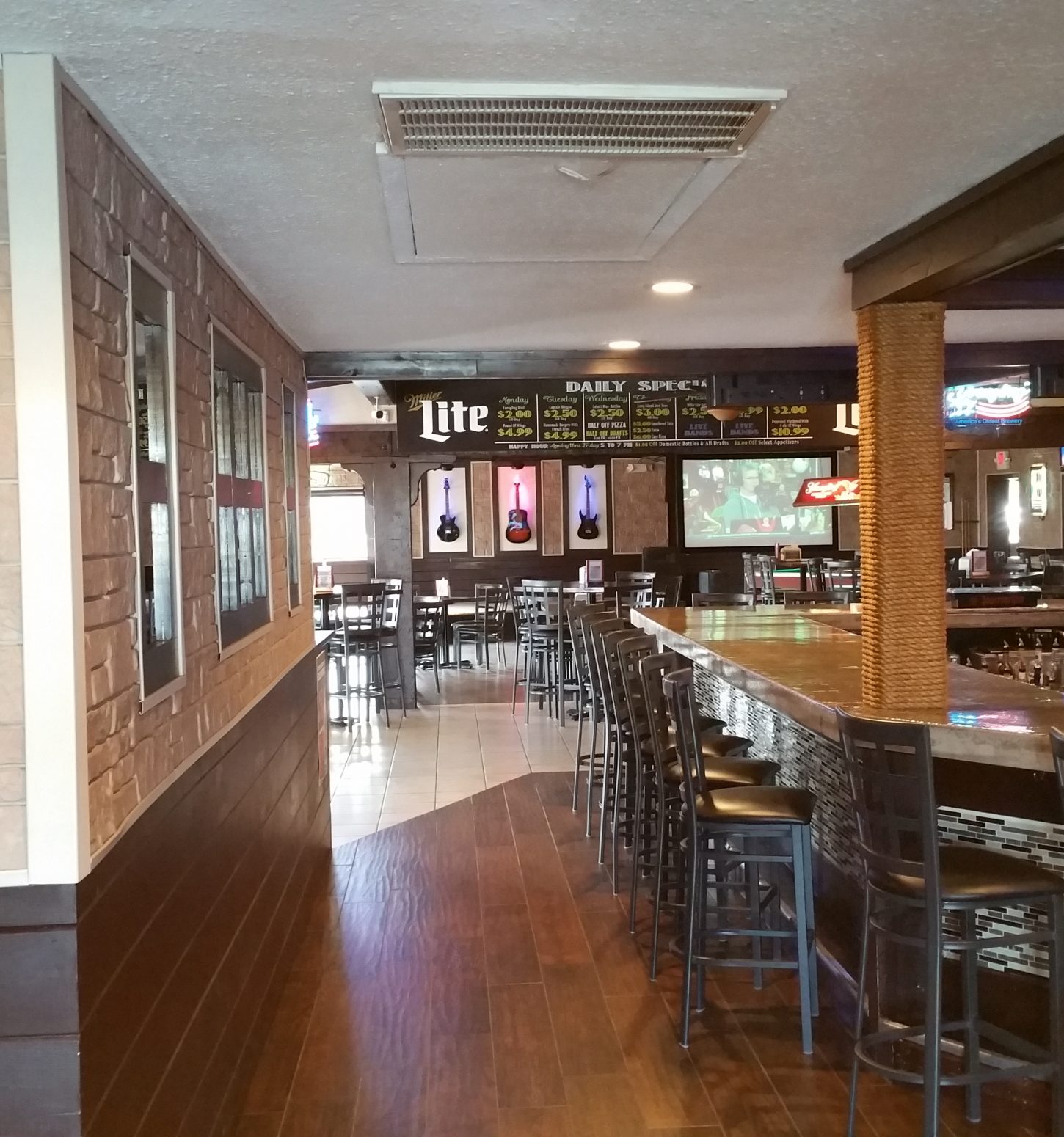 Oasis Pub & Tiki Bar in Erie, PA (6)