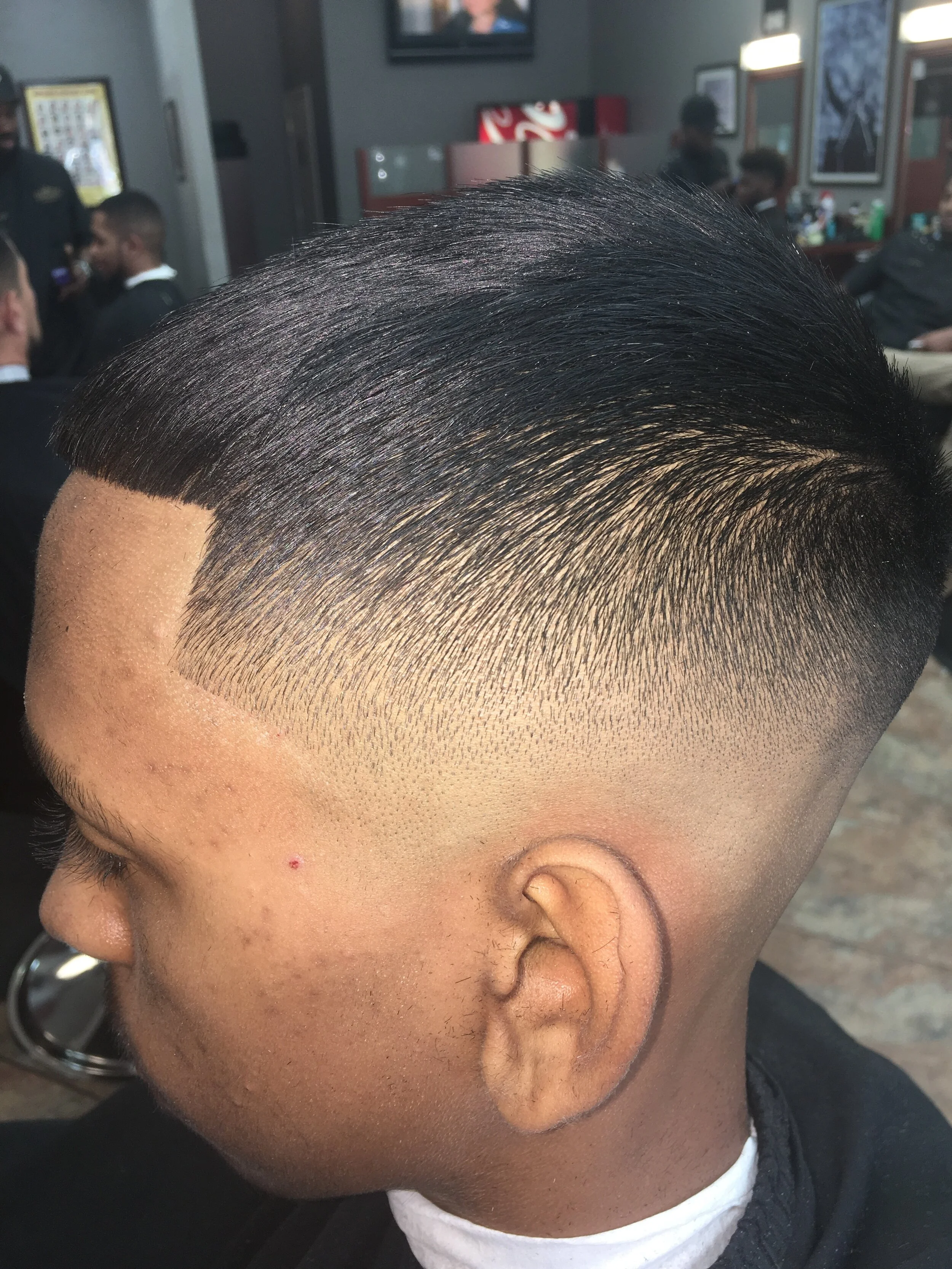 Legends Barberlounge in Pembroke Pines, FL