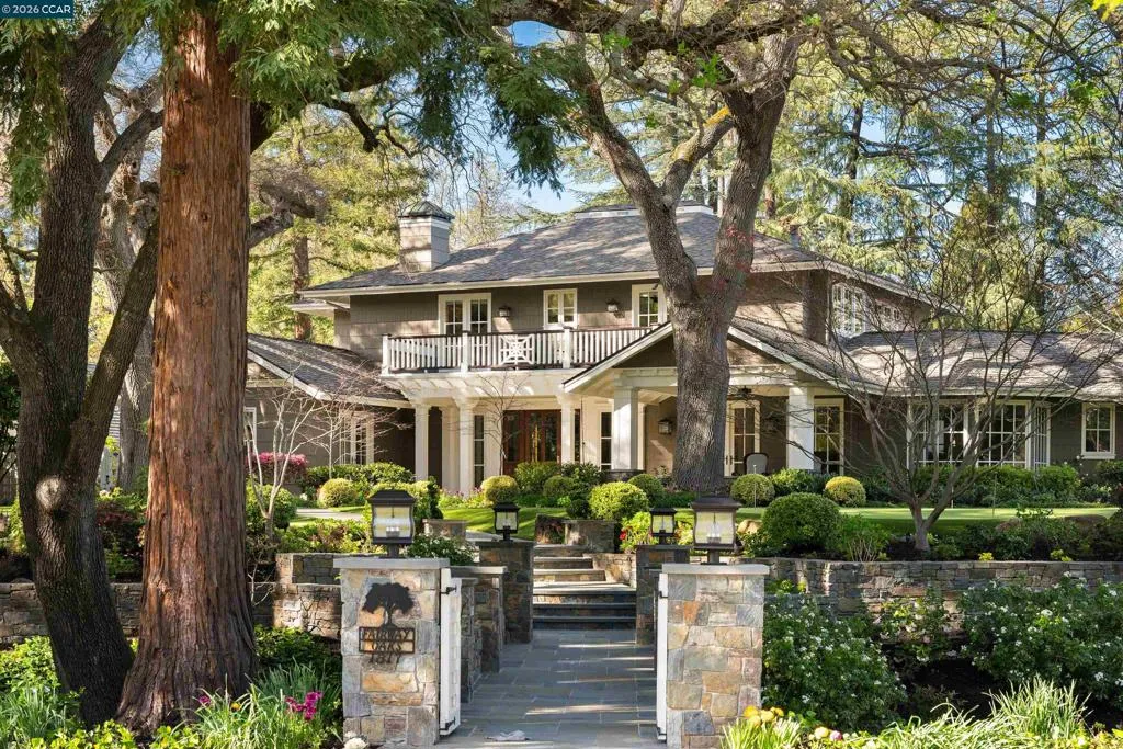 Delores "Dee" Johnson, Realtor, DRE # 01351847 in Emeryville, CA (3)