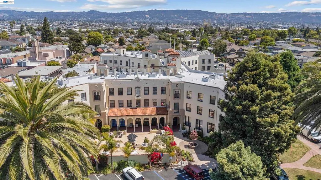 Delores "Dee" Johnson, Realtor, DRE # 01351847 in Emeryville, CA (5)
