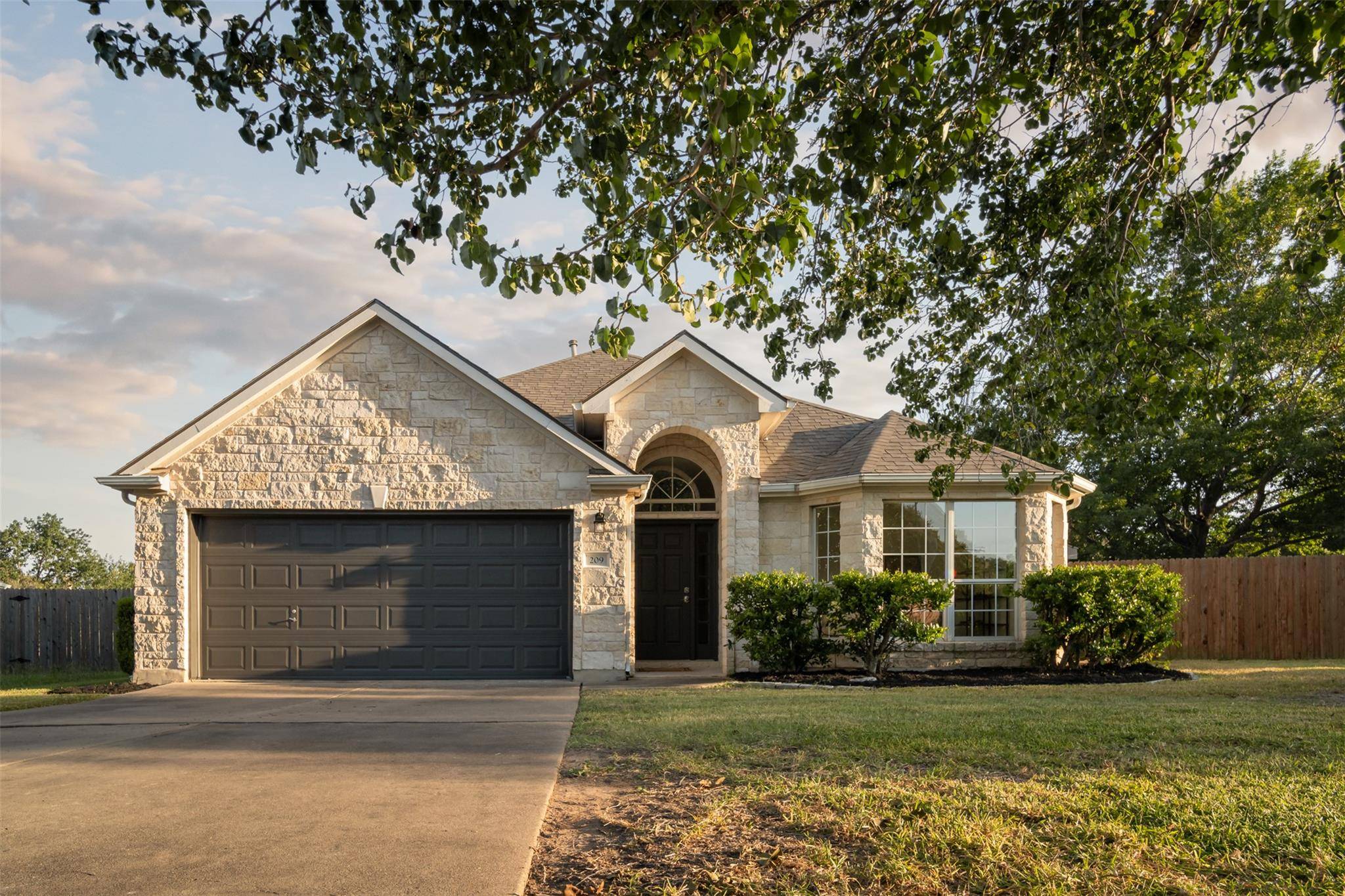 Dripping Springs Realtors - Mercer Street Real Estate Brokerage w/ Melissa Roberts & Amy Paczosa Runyan in Dripping Springs, TX (2)
