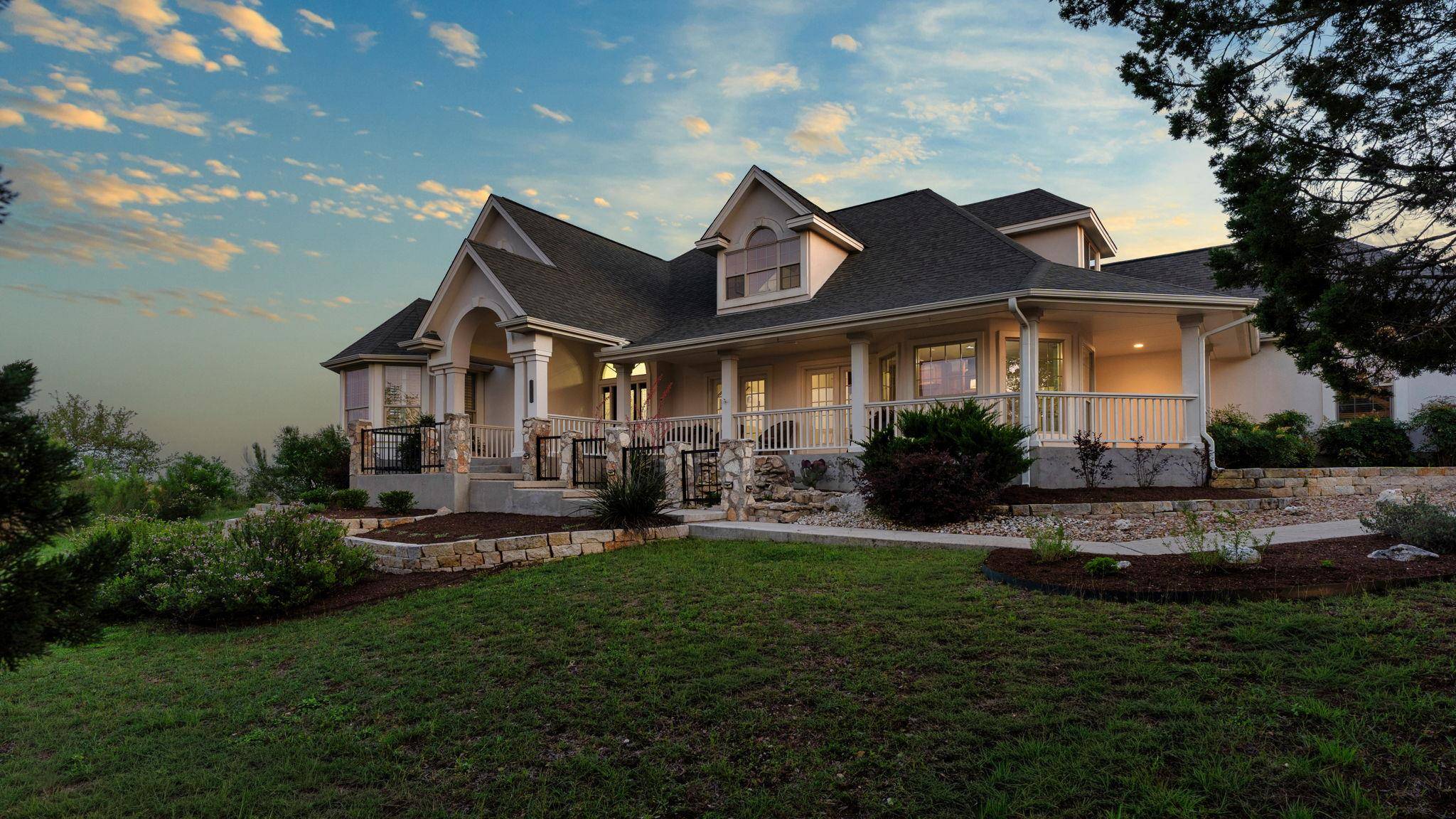 Dripping Springs Realtors - Mercer Street Real Estate Brokerage w/ Melissa Roberts & Amy Paczosa Runyan in Dripping Springs, TX (3)