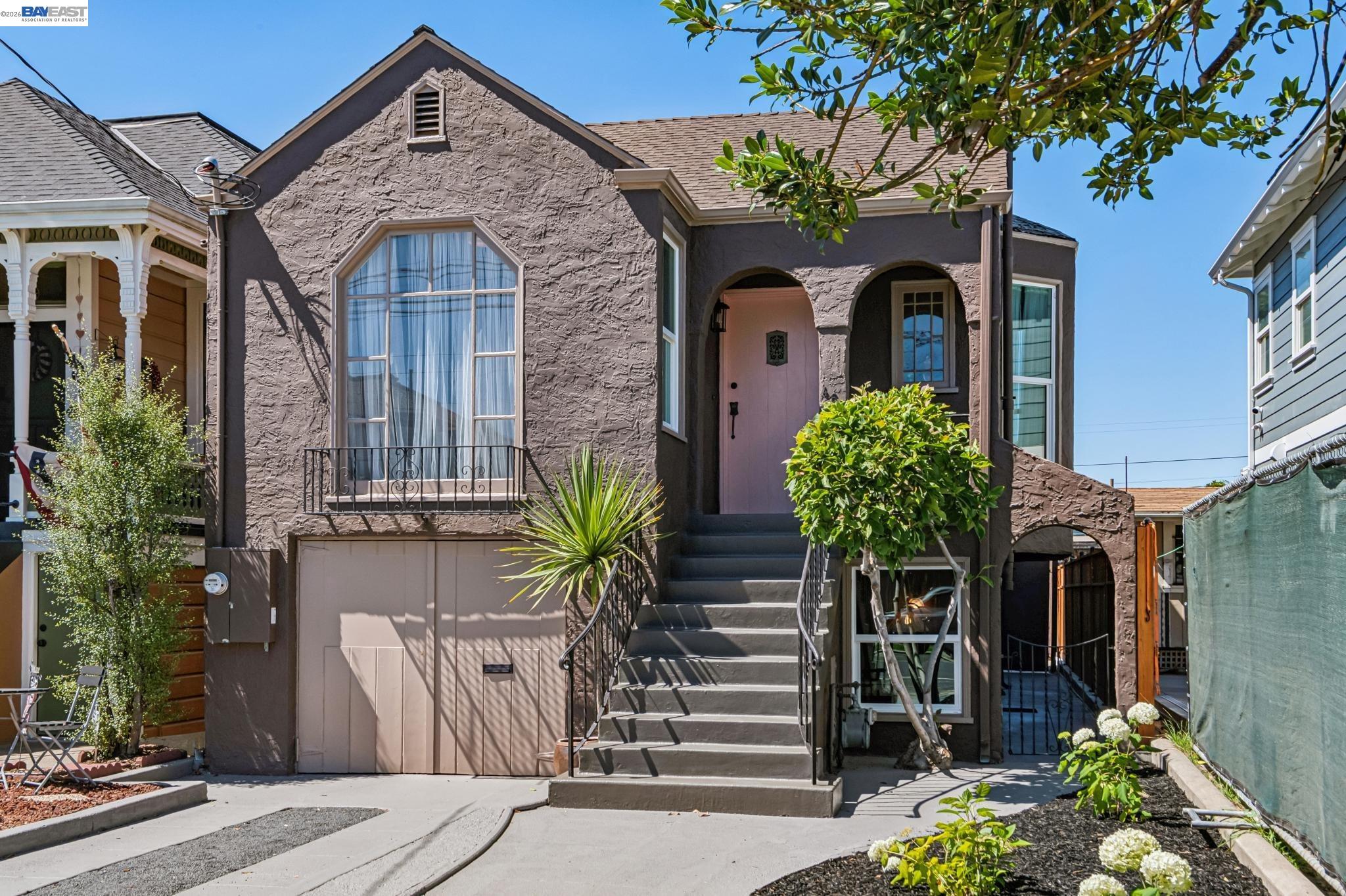 Jill Friedrich, REALTOR® Friedrich Homes Group | Compass | Real Estate Agent in Alameda CA DRE 02062807 in Alameda, CA (2)