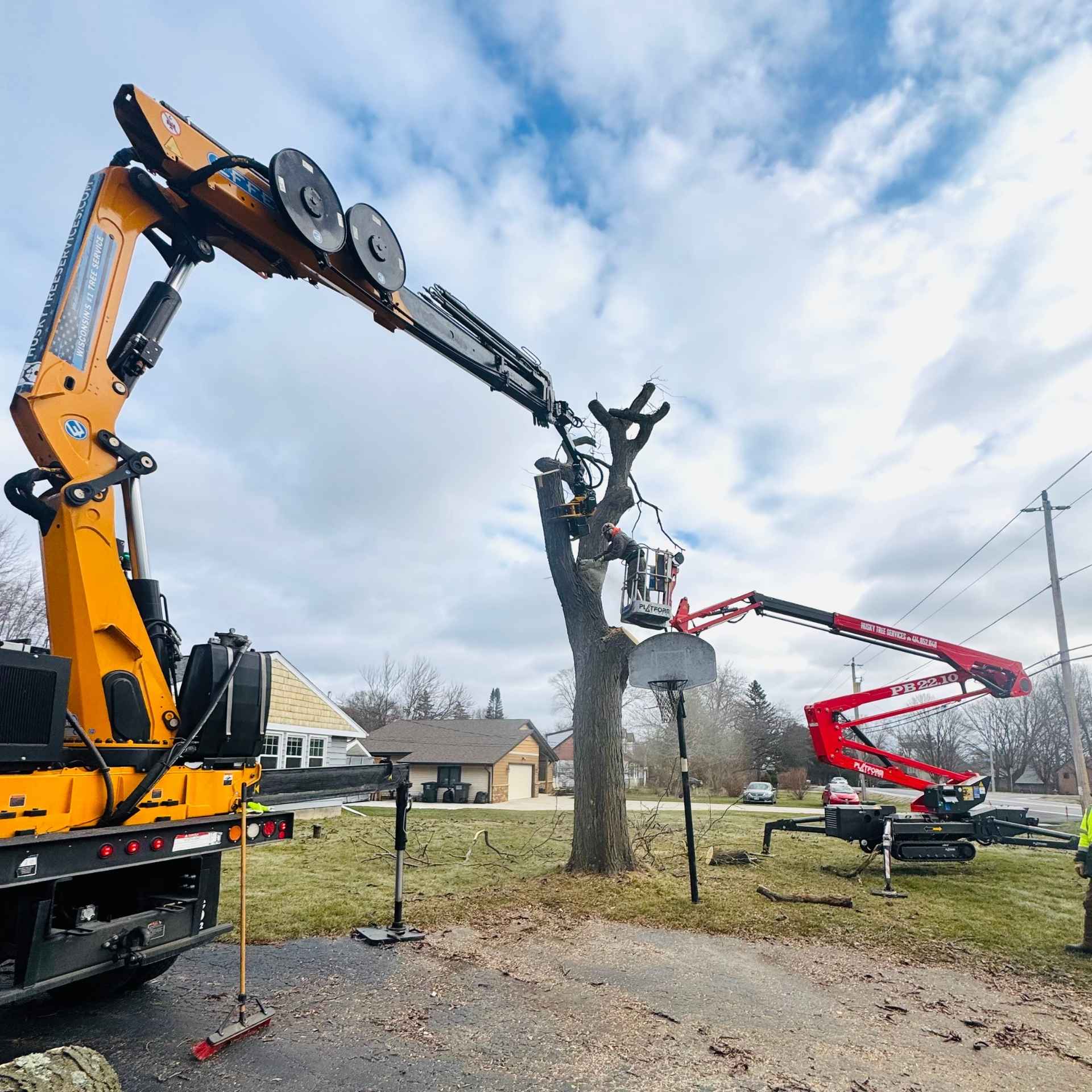 Husky Tree Services in Muskego, WI (2)