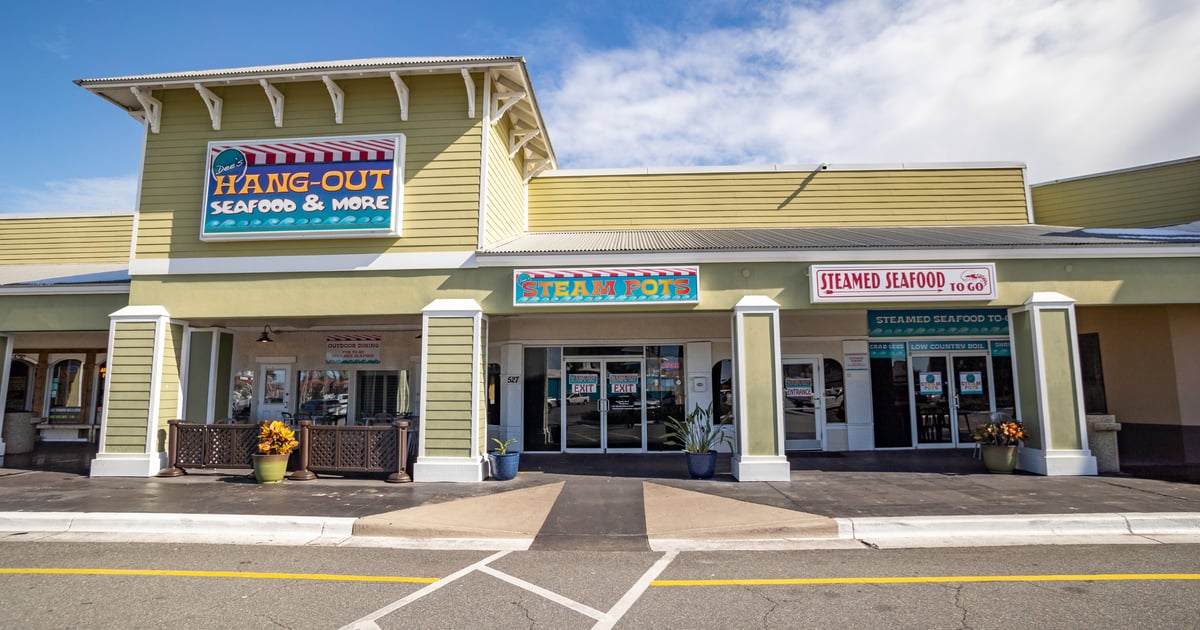 Dee's Hangout in Panama City Beach, FL