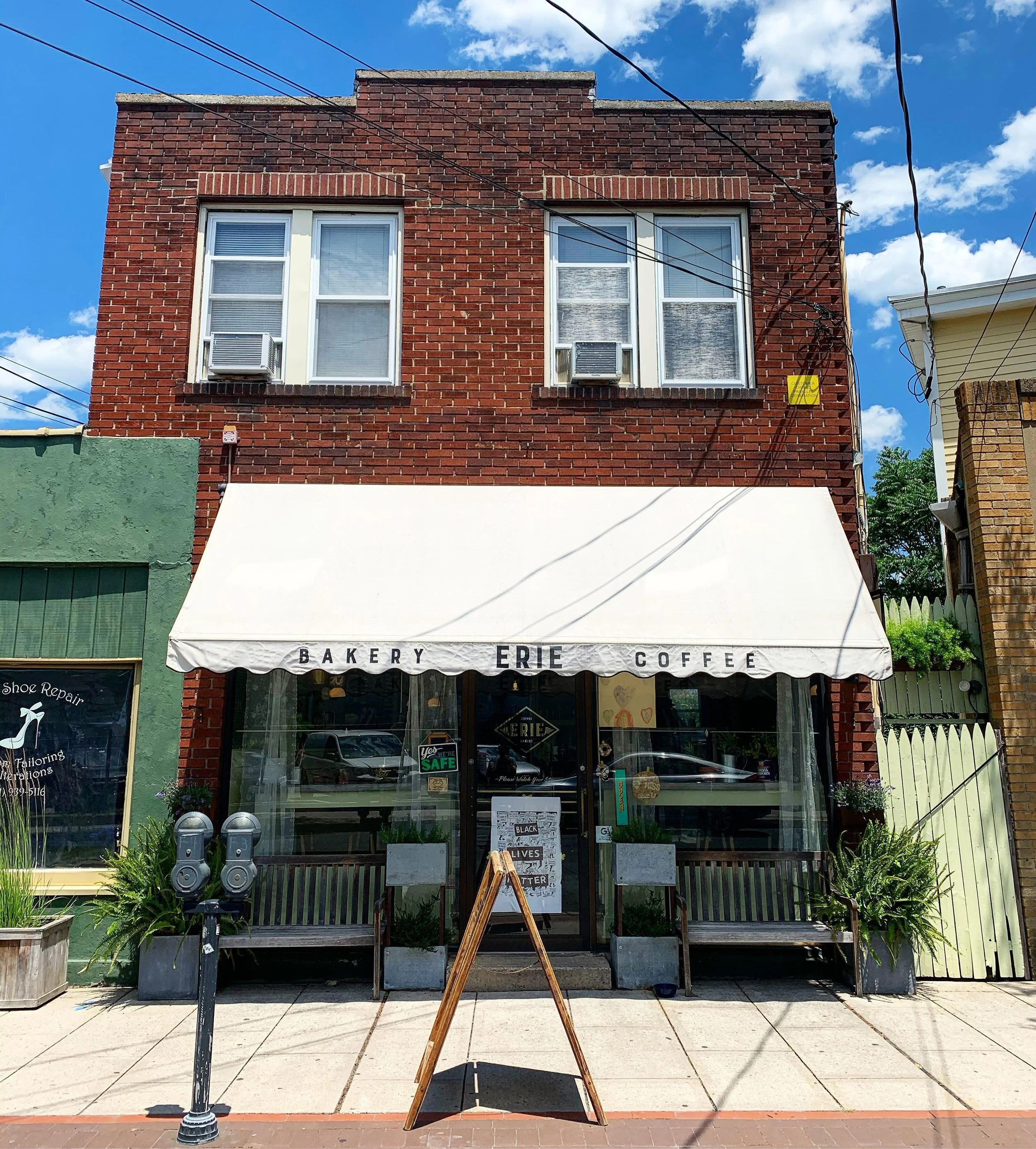 Erie Coffeeshop & Bakery in Rutherford, NJ