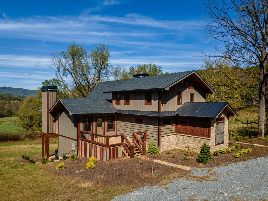 Modern Rustic Living Real Estate in Ellijay, GA (2)