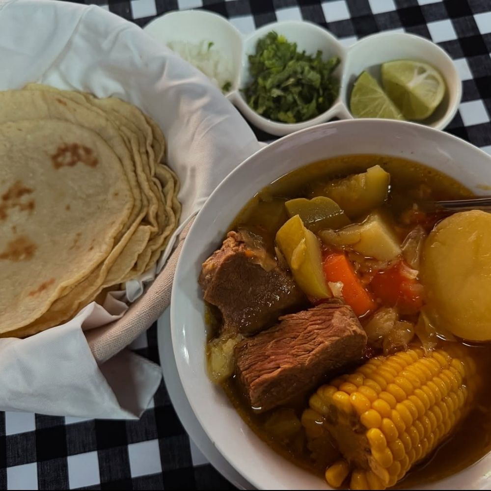 Los Jefes Castillo FOOD TRUCK in Calhoun, GA (6)