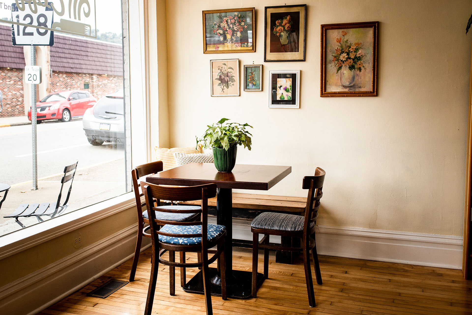 1833 Coffee and Tea Company in Freeport, PA (2)