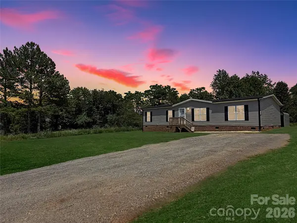 Kalynn Bustle - Realtor in Statesville, NC (3)