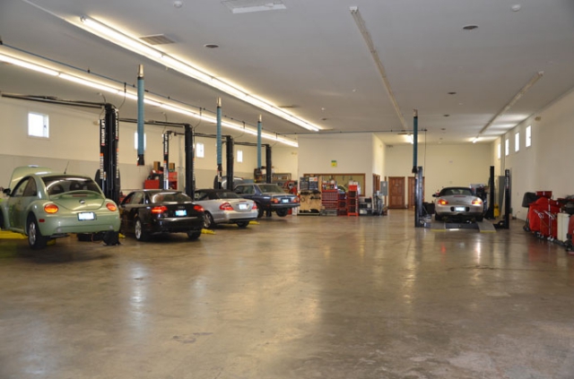 Autobahn Service Center, Inc. in Greenwood, IN