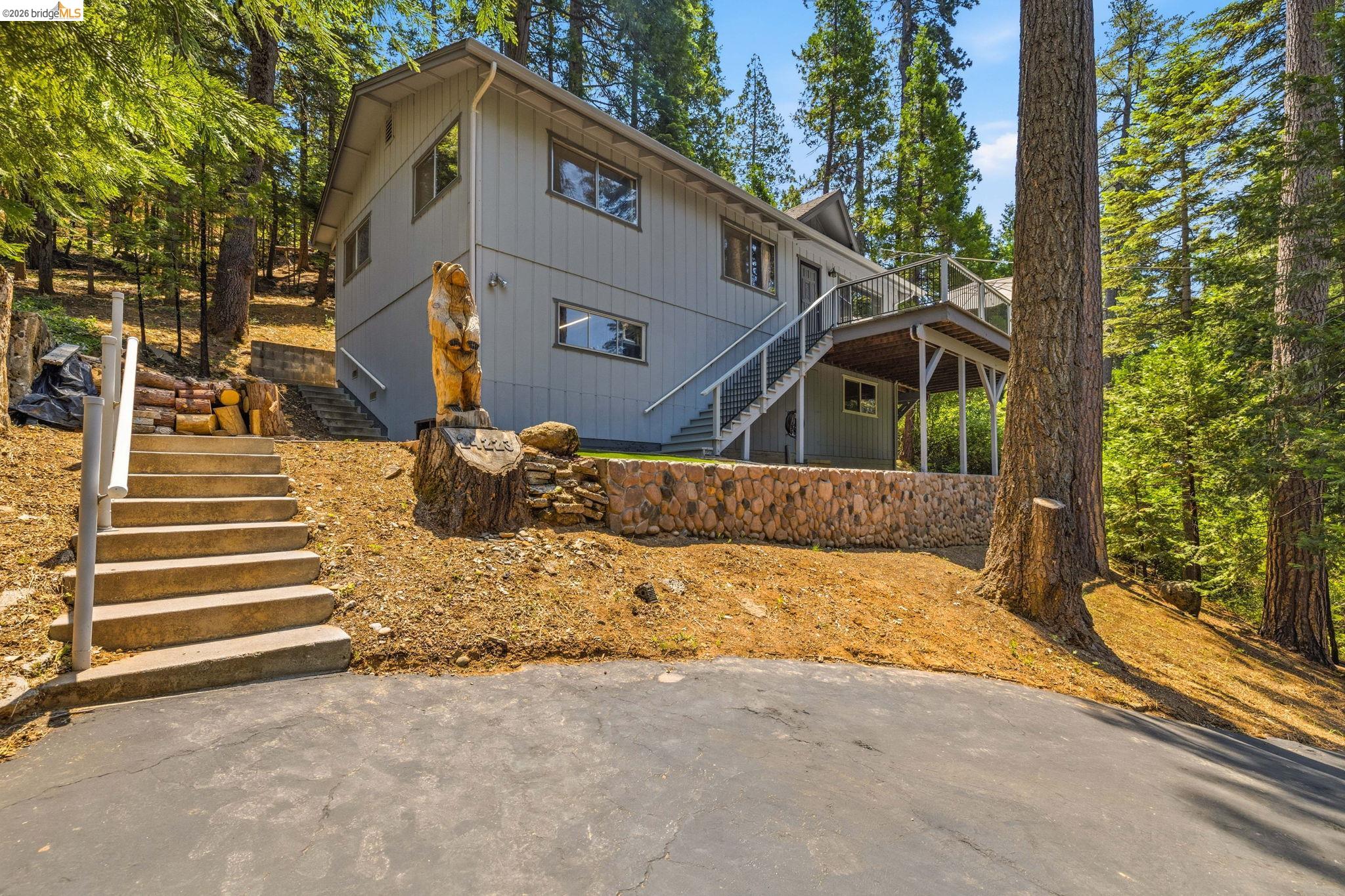 Robin Rowland in Sonora, CA (6)