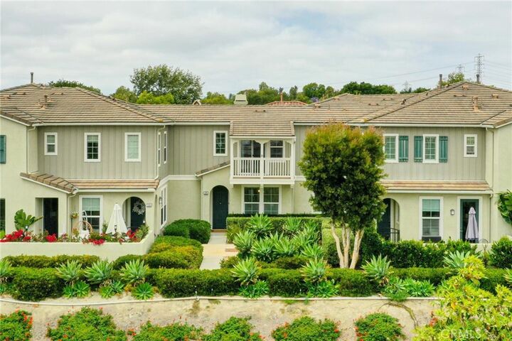 Ray Fernandez-Silva Real Estate Group - Brokered by BHHS in Cerritos, CA (3)