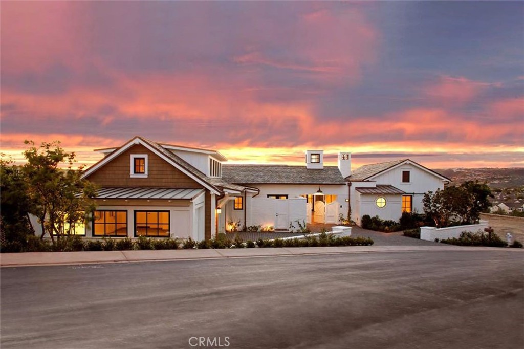 Liana Norman, Broker-Associate of CB Realty in Capistrano Beach, CA (5)