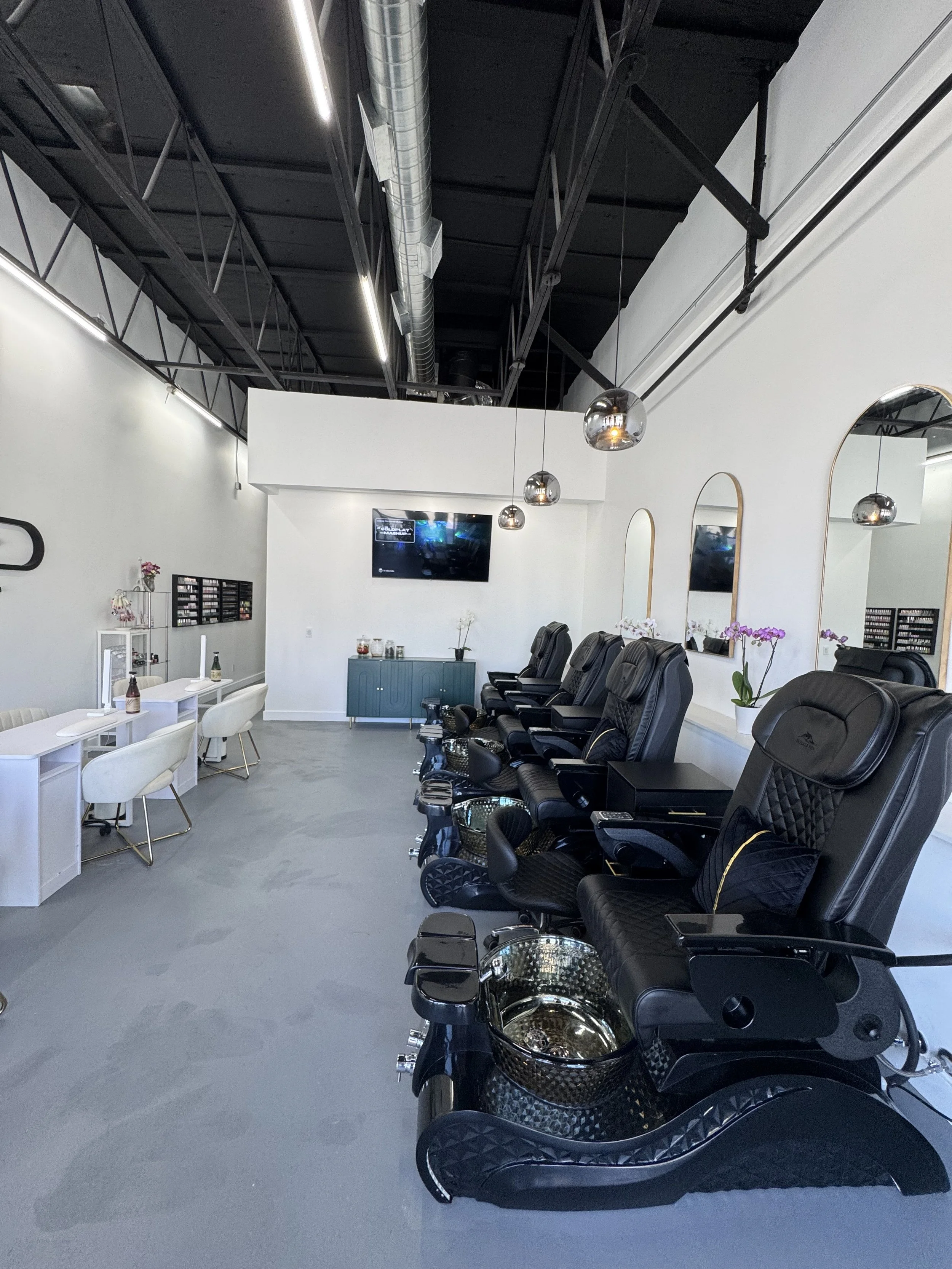 Little Paris Nails and Spa studio in Burbank, CA (2)