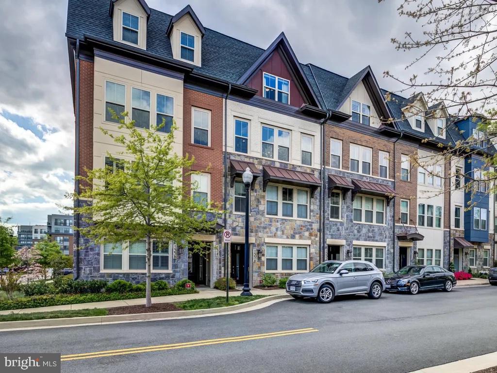 Kelvin Harris, REALTOR Coldwell Banker Realty in Alexandria, VA